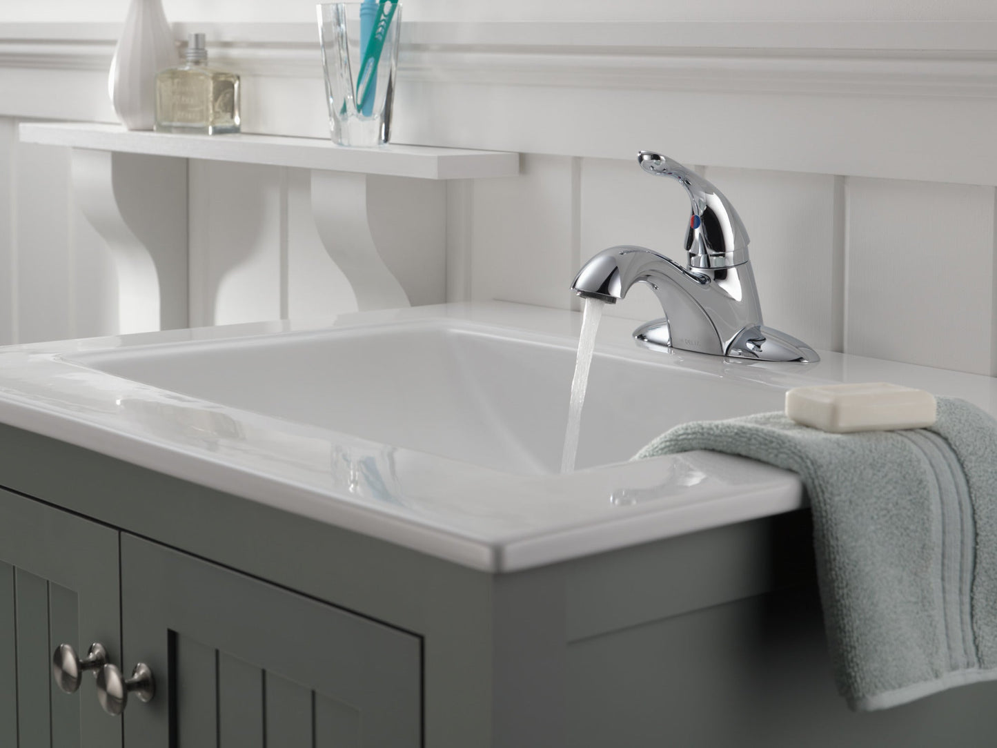 Delta Classic 520 Single Handle Centerset Bathroom Faucet