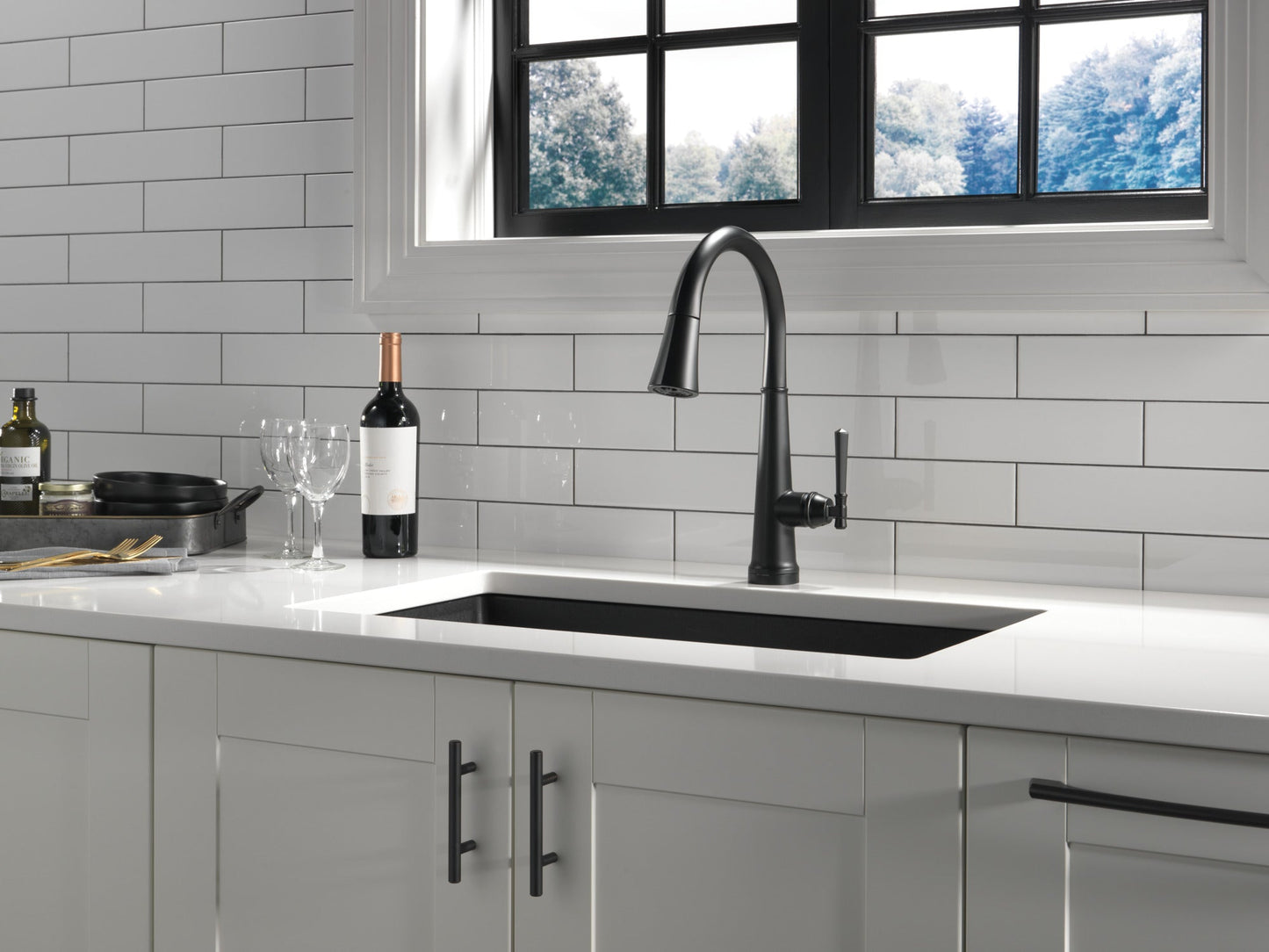 Delta Emmeline: Single Handle Pull Down Kitchen Faucet with Touch2O Technology, matte black - view 2