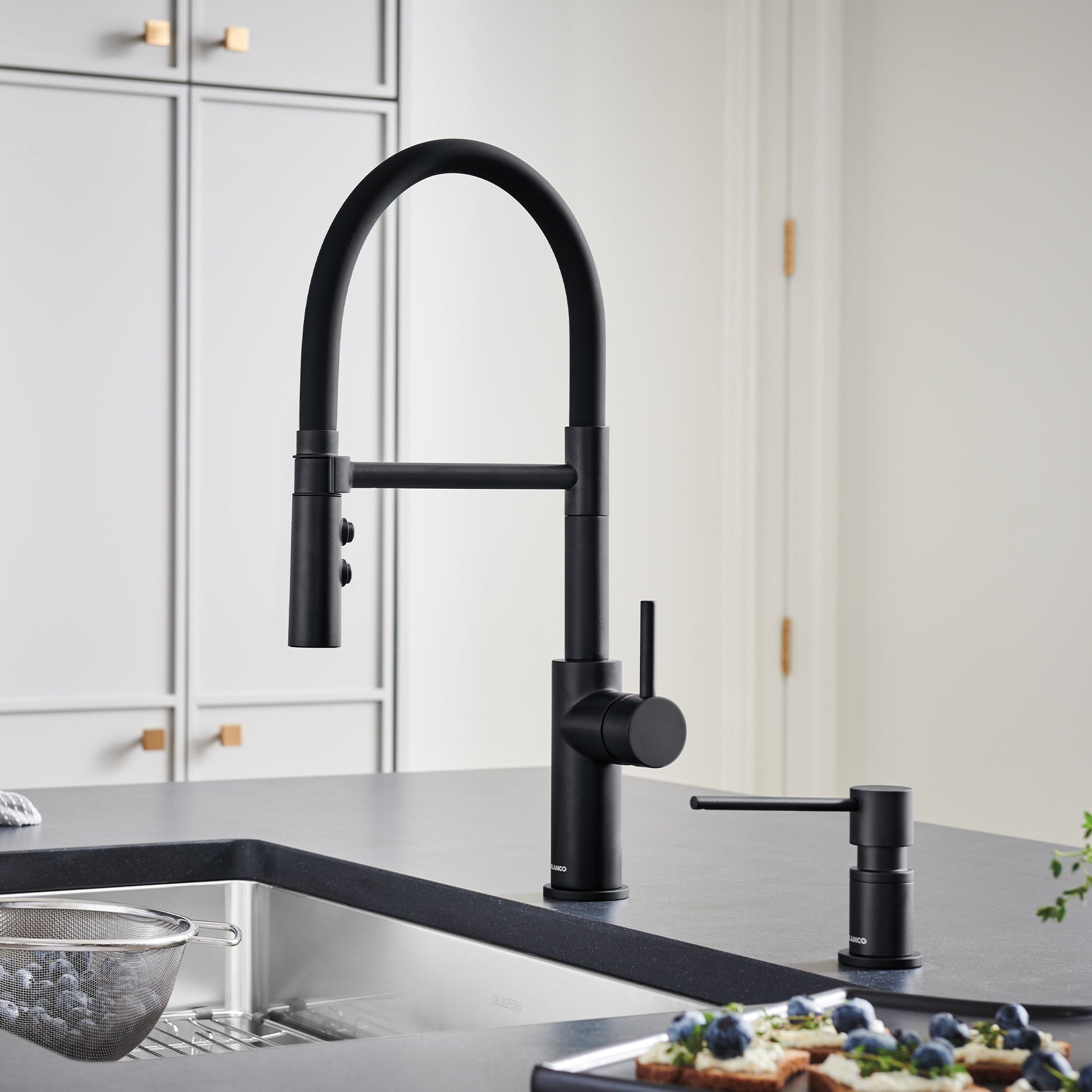 Matte Black - BLANCO Catris Flexo Semi-Pro Pull-Down Dual-Spray Kitchen Faucet