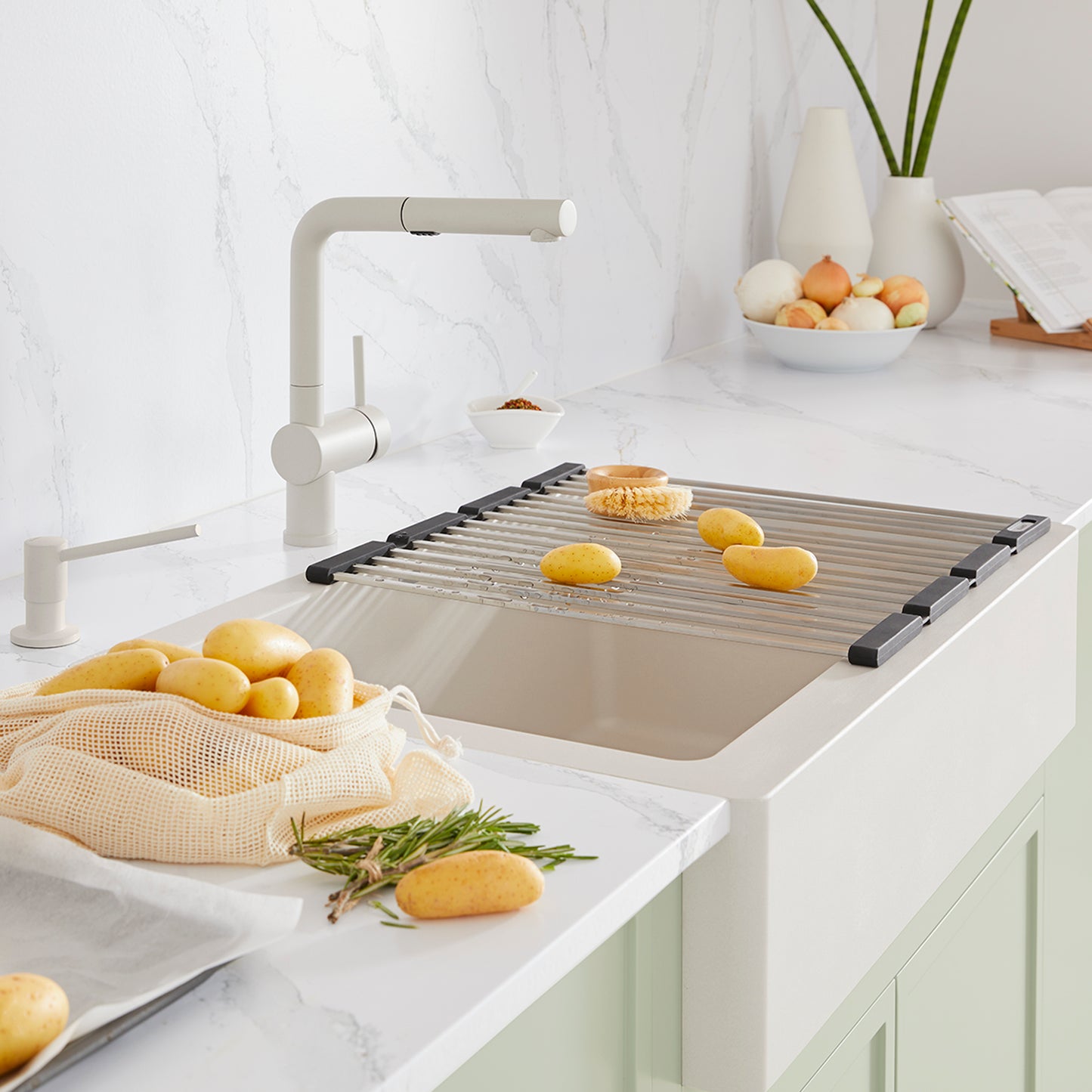 Soft White - BLANCO Linus Low Arc Pull-Out Dual-Spray Kitchen Faucet