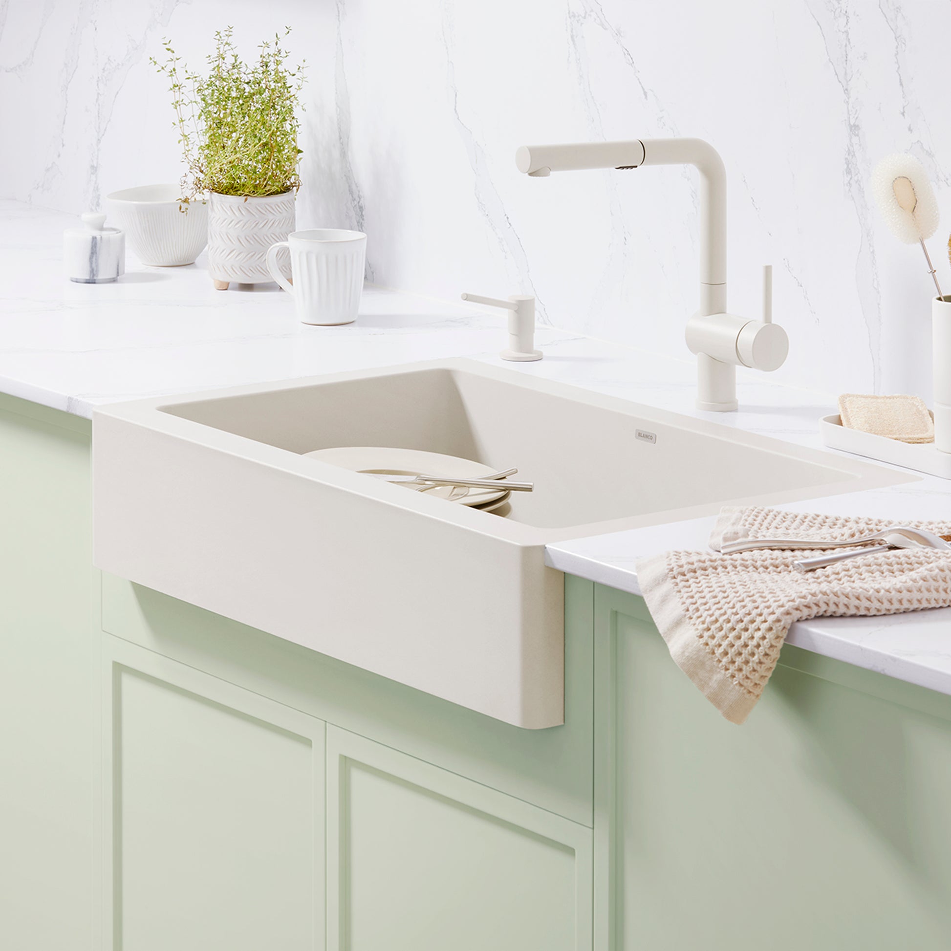 Soft White - BLANCO Linus Low Arc Pull-Out Dual-Spray Kitchen Faucet