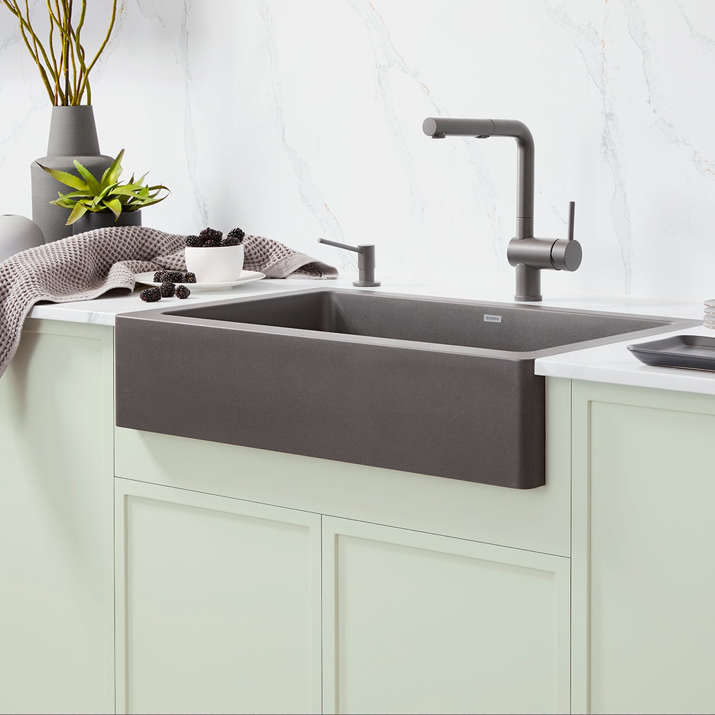 Volcano Gray - BLANCO Linus Low Arc Pull-Out Dual-Spray Kitchen Faucet