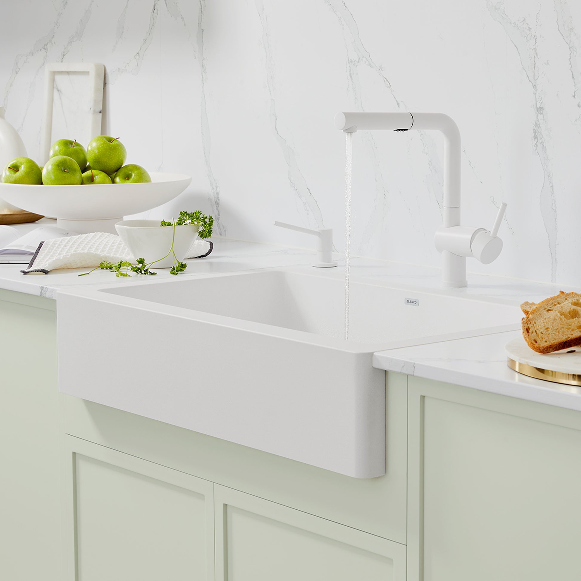 White - BLANCO Linus Low Arc Pull-Out Dual-Spray Kitchen Faucet
