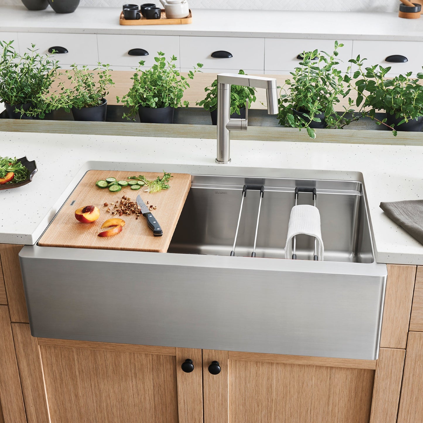 BLANCO Quatrus R15 Ergon 33" Single Bowl Apron-Front Stainless Steel Farmhouse Sink
