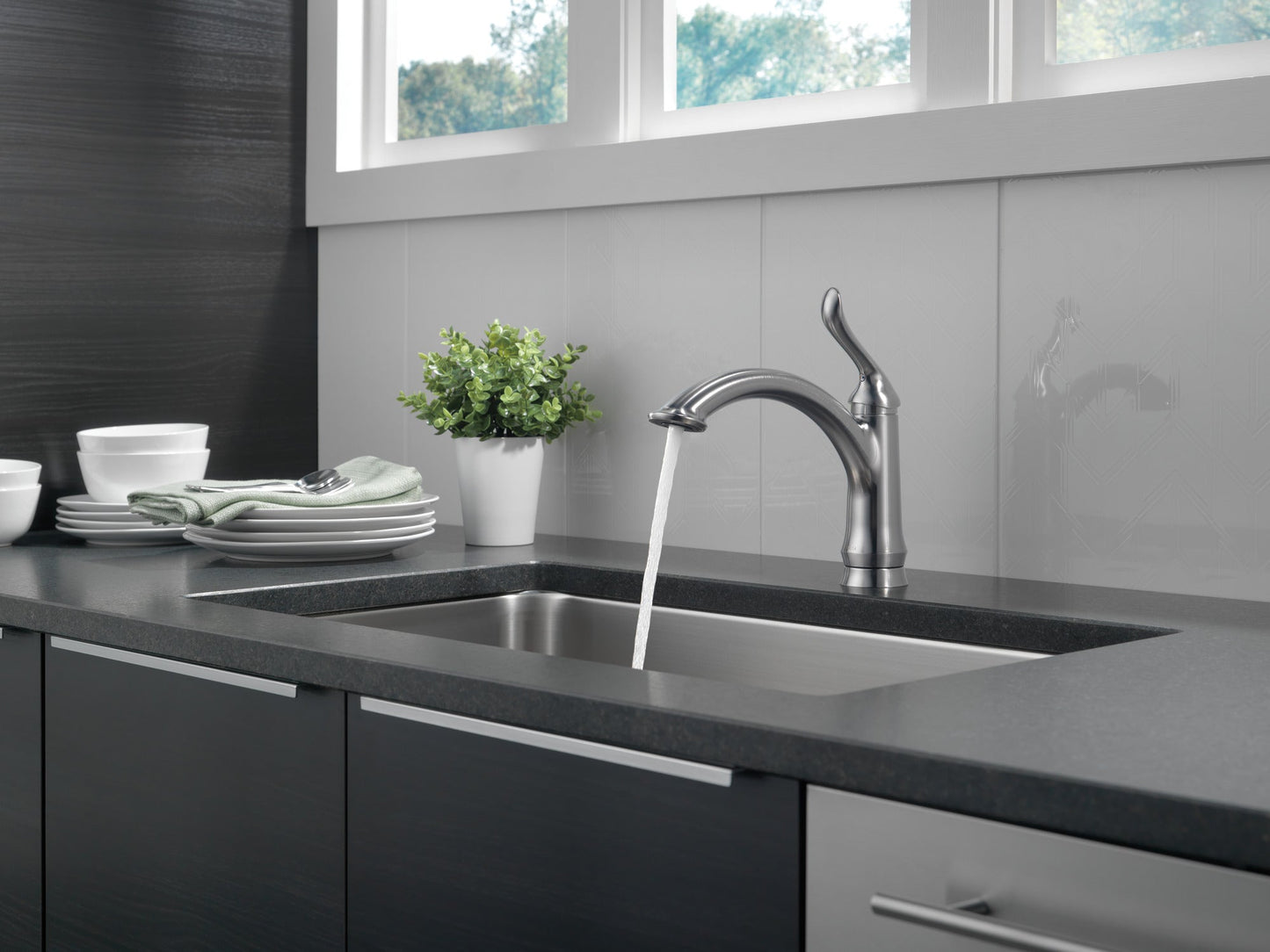 Delta Linden 1353 Single Handle Kitchen Faucet