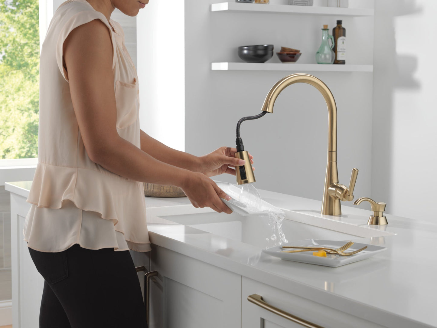 Delta Boyd 19893Z Single Handle Pull-Down Kitchen Faucet with Soap Dispenser and ShieldSpray Technology