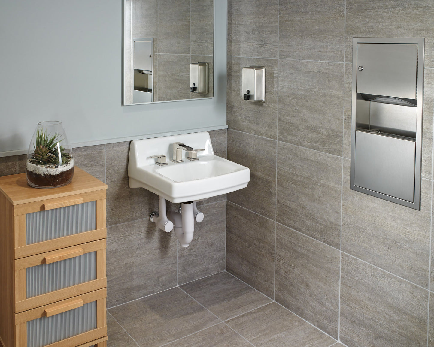 Delta Ara 3568LF Two Handle Widespread Channel Bathroom Faucet