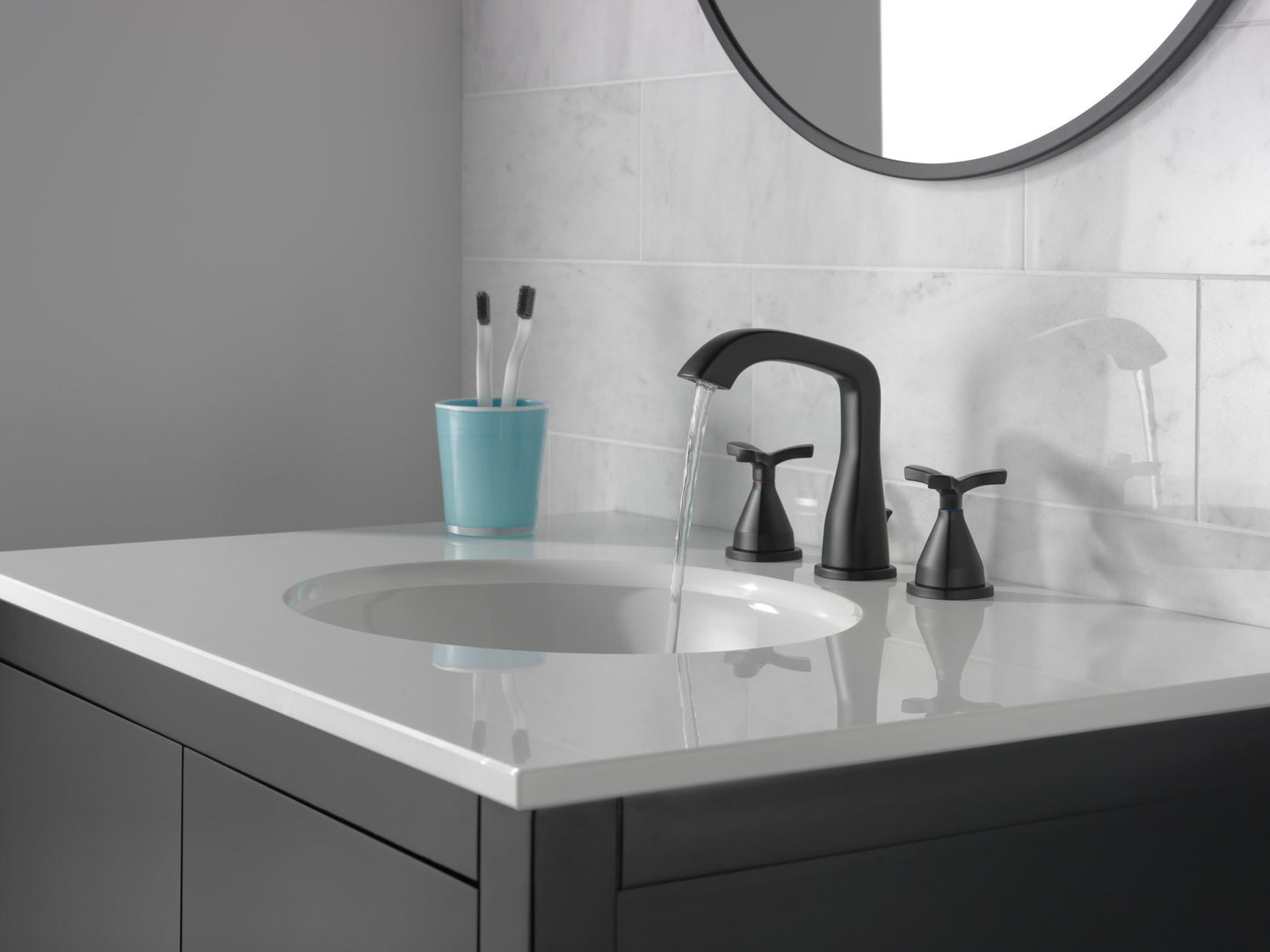 Delta Stryke 357766 Widespread Faucet