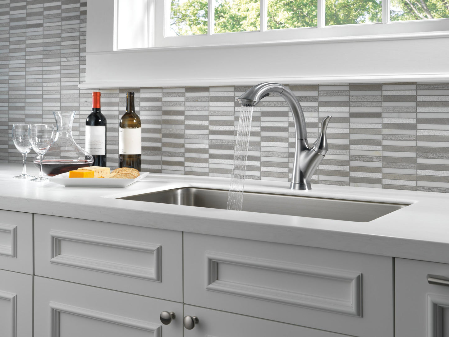 Delta Linden 4153 Single Handle Pull-Out Kitchen Faucet