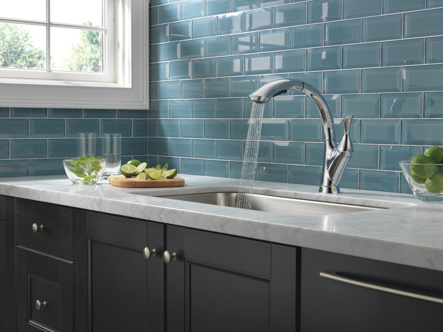 Delta Linden 4153 Single Handle Pull-Out Kitchen Faucet