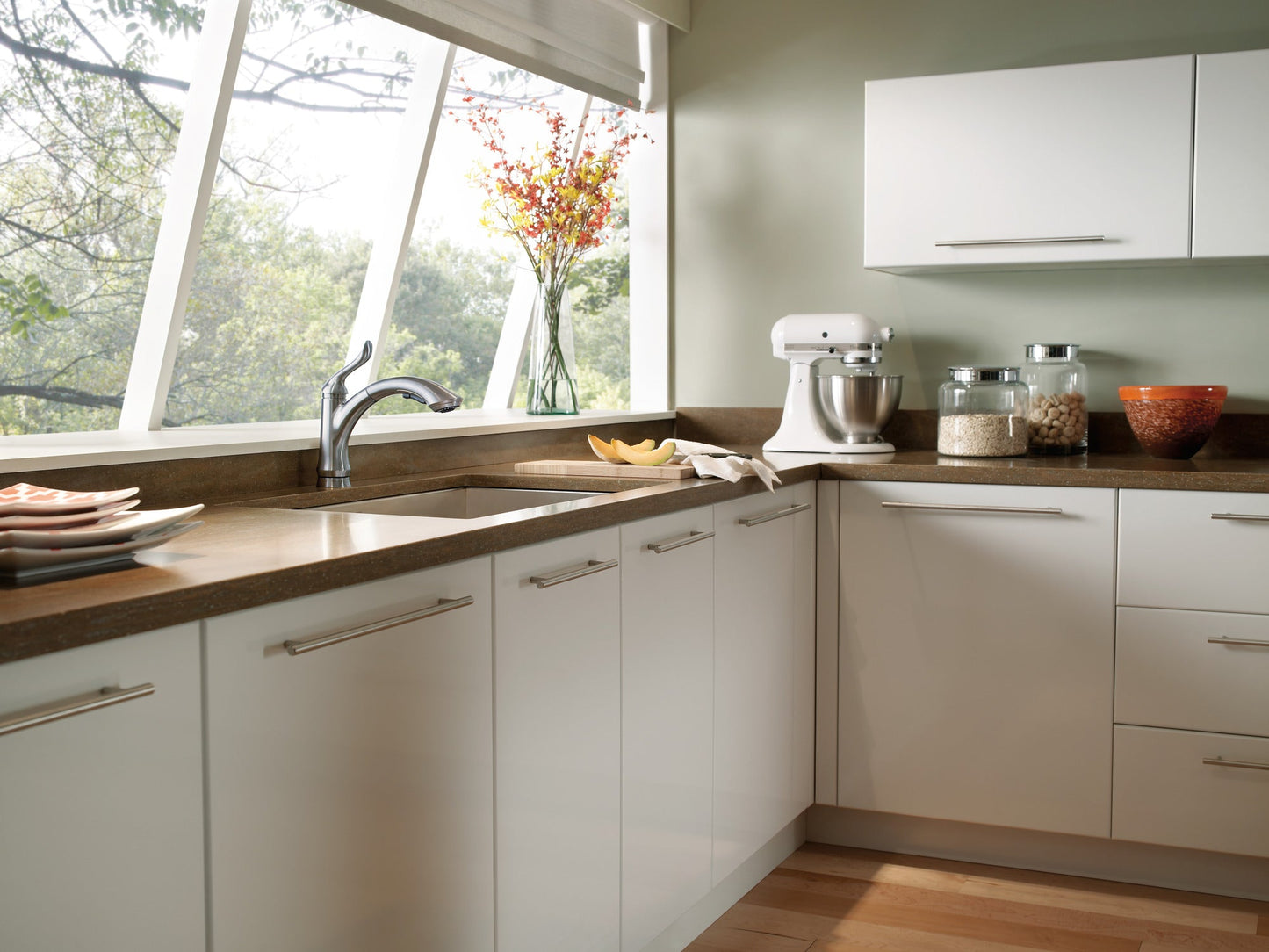 Delta Linden 4353 Single Handle Pull-Out Kitchen Faucet