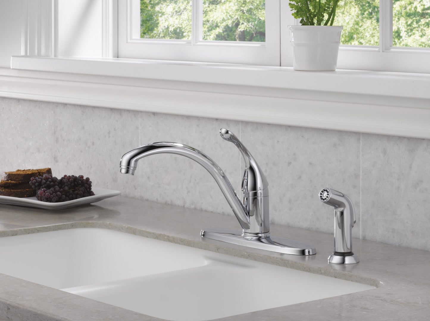 Delta Collins 440 Single Handle Kitchen Faucet with Spray