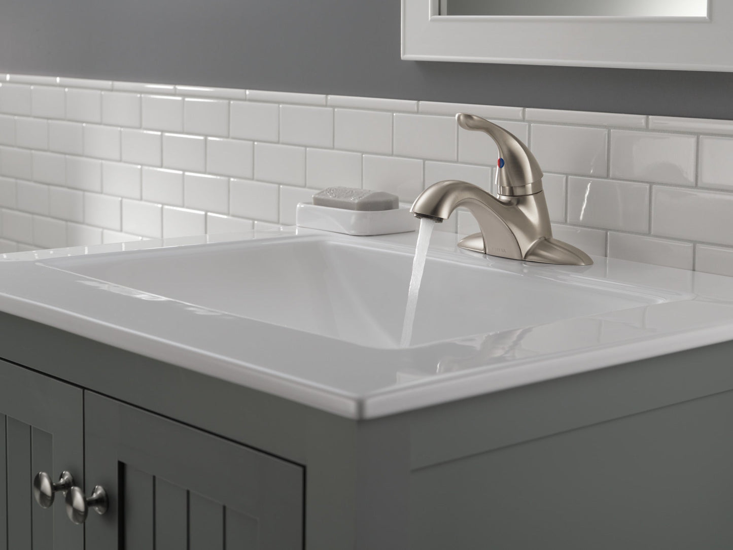 Delta Classic 520 Single Handle Centerset Bathroom Faucet