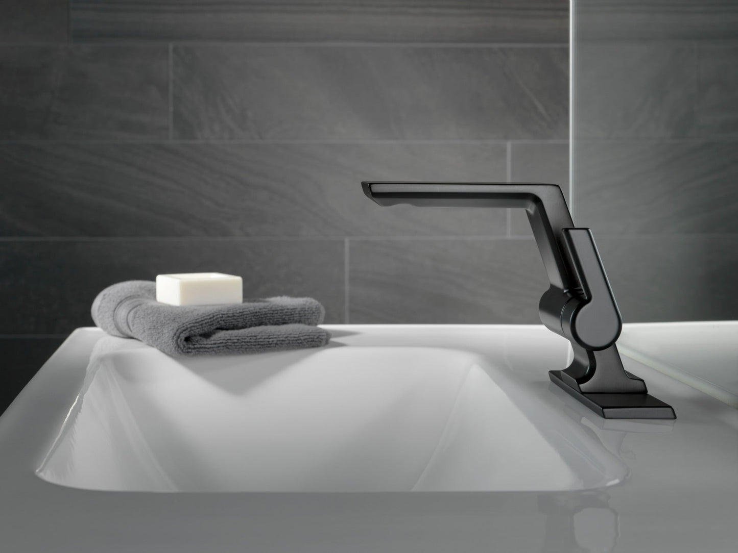 Delta Pivotal:599 Single Handle Bathroom Faucet