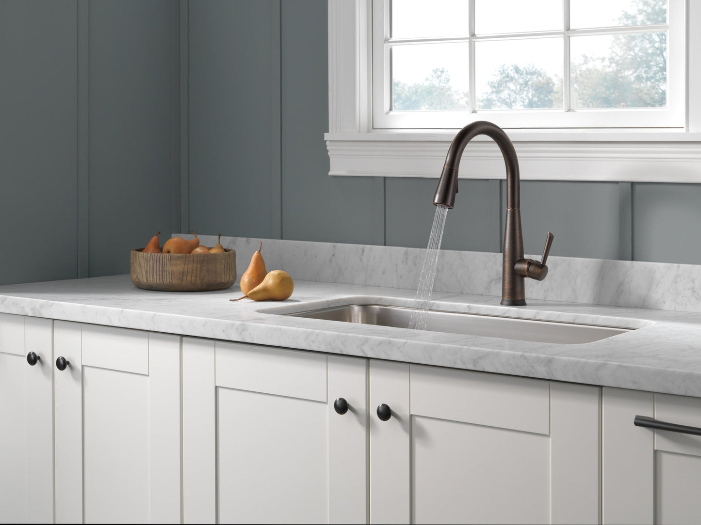 Delta Essa 9113T Single Handle Pull-Down Kitchen Faucet with TouchTouch 2O Technology