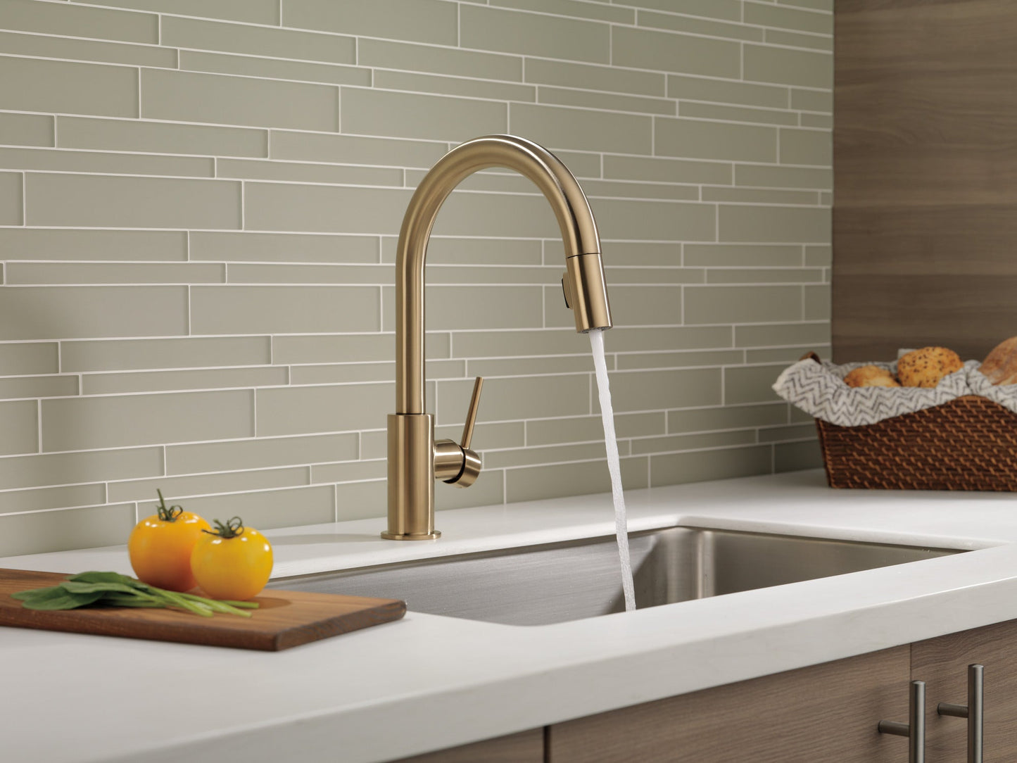 Delta Trinsic 9159 Single Handle Pull-Down Kitchen Faucet
