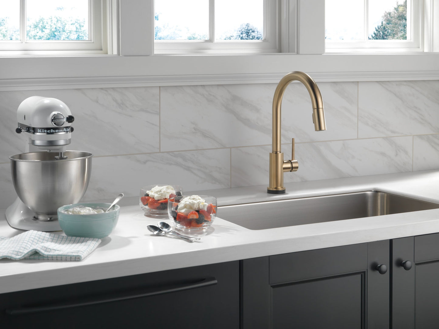 Delta Trinsic 9159T Single Handle Pull-Down Kitchen Faucet with TouchTouch 2O Technology