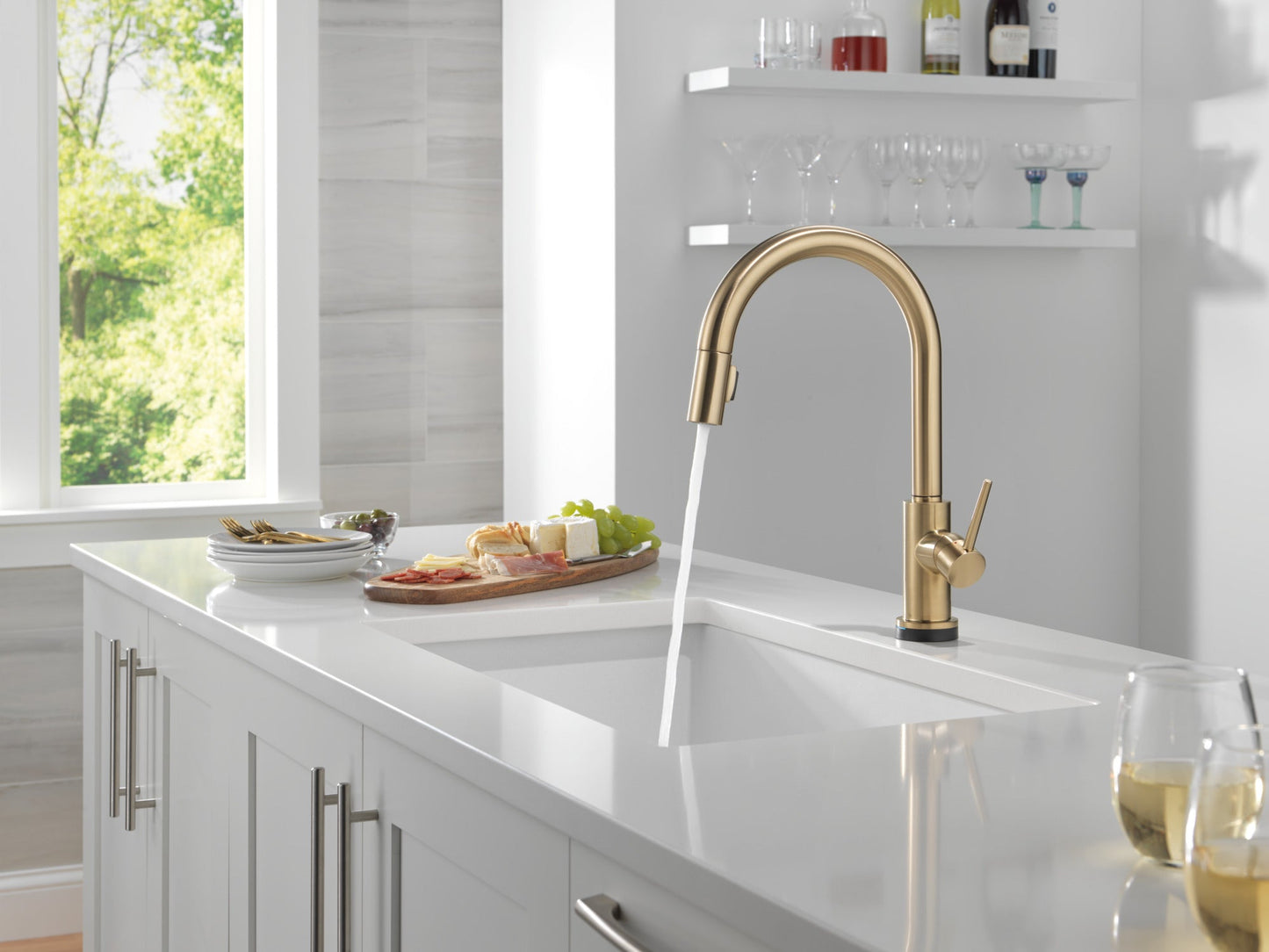 Delta Trinsic 9159TL TouchTouch 2O Technology Kitchen Faucet with Touchless Technology