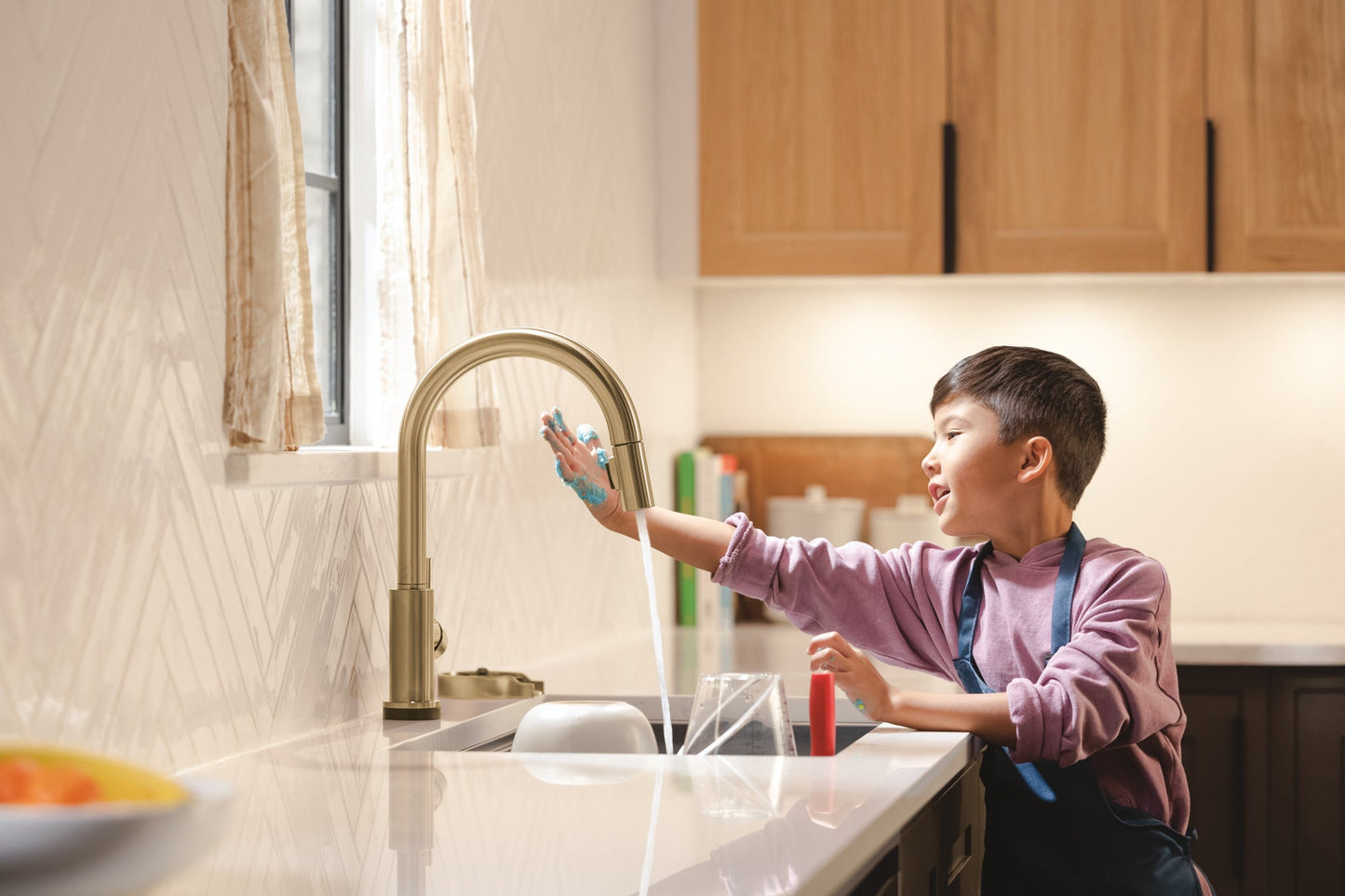 Delta Trinsic 9159TLV VoiceIQ Kitchen Faucet with TouchTouch 2O Technology with Touchless Technology