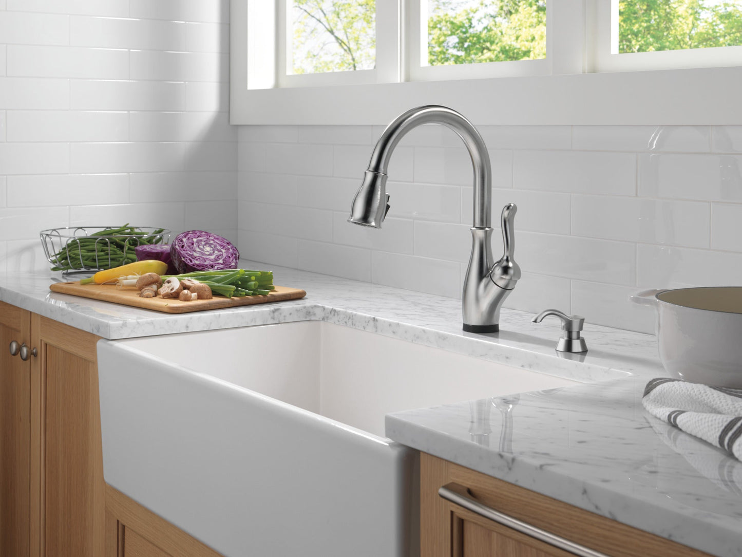 Delta Leland 9178TL TouchTouch 2O Technology Kitchen Faucet with Touchless Technology