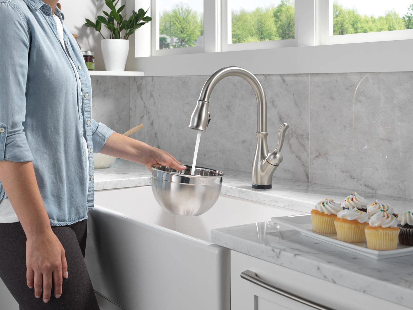 Delta Leland 9178TL TouchTouch 2O Technology Kitchen Faucet with Touchless Technology