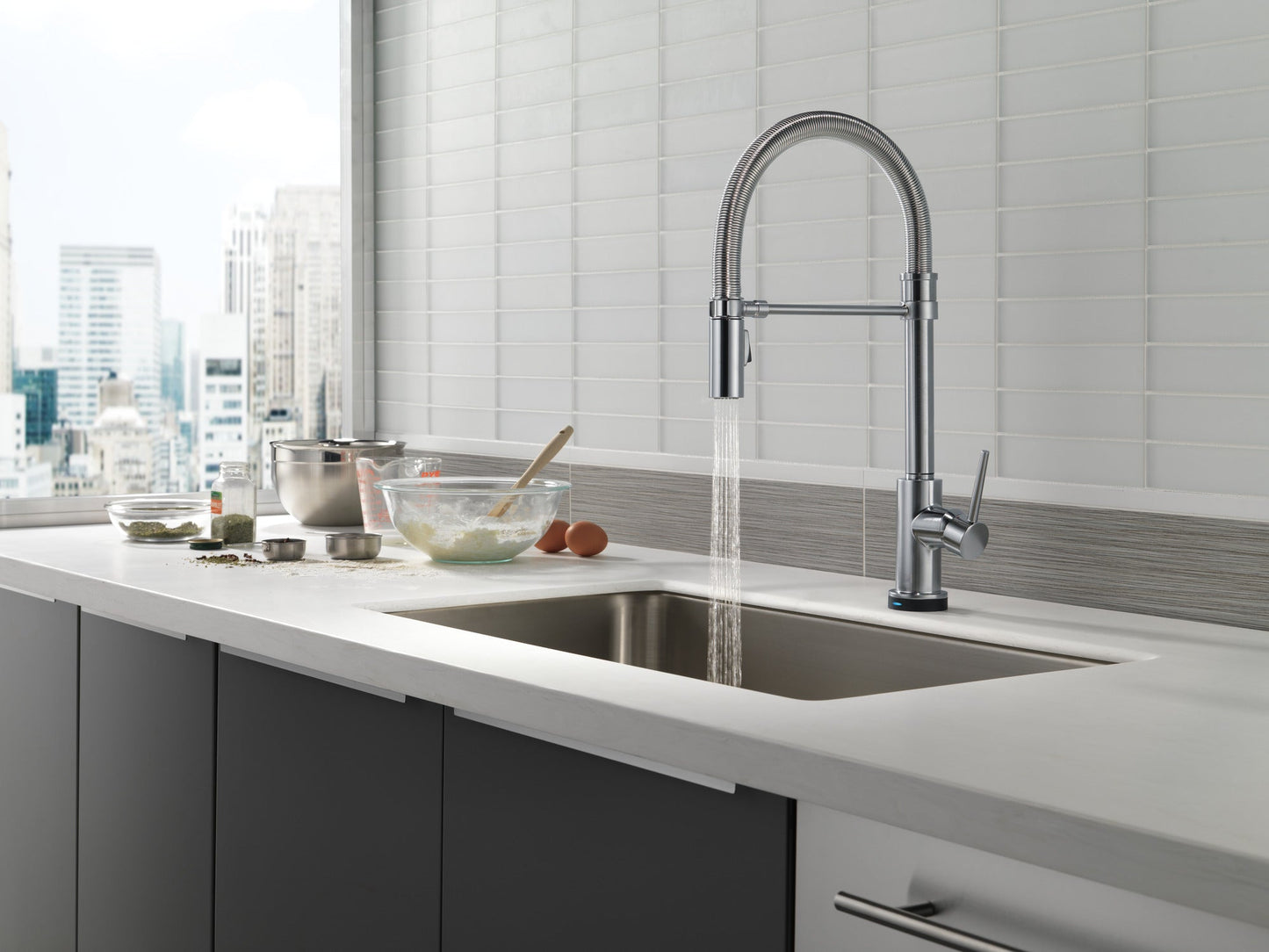 Delta Trinsic 9659T Single-Handle Pull-Down Spring Kitchen Faucet with TouchTouch 2O Technology