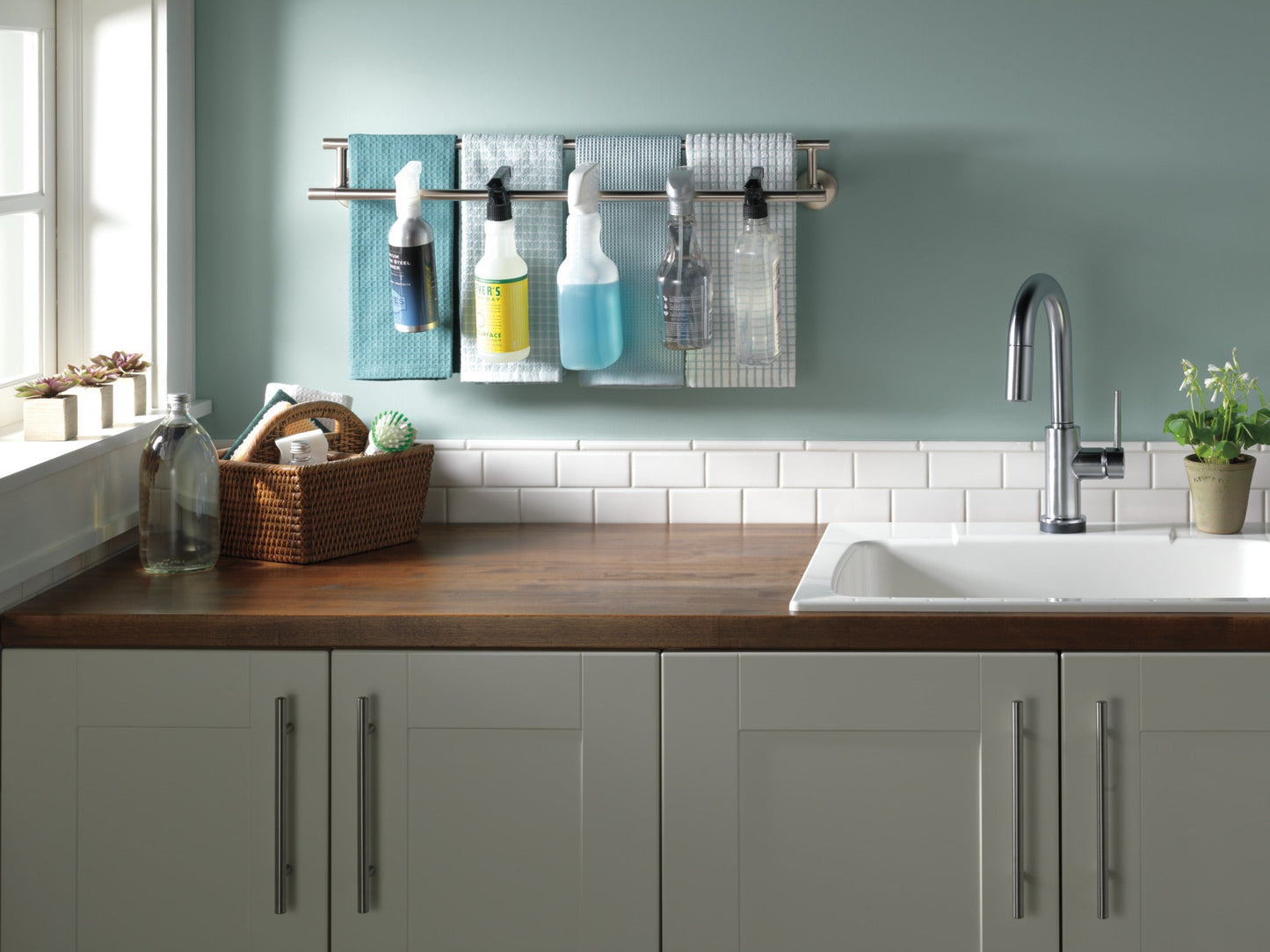 Delta Trinsic 9959T Single Handle Pull-Down Bar / Prep Faucet with TouchTouch 2O Technology