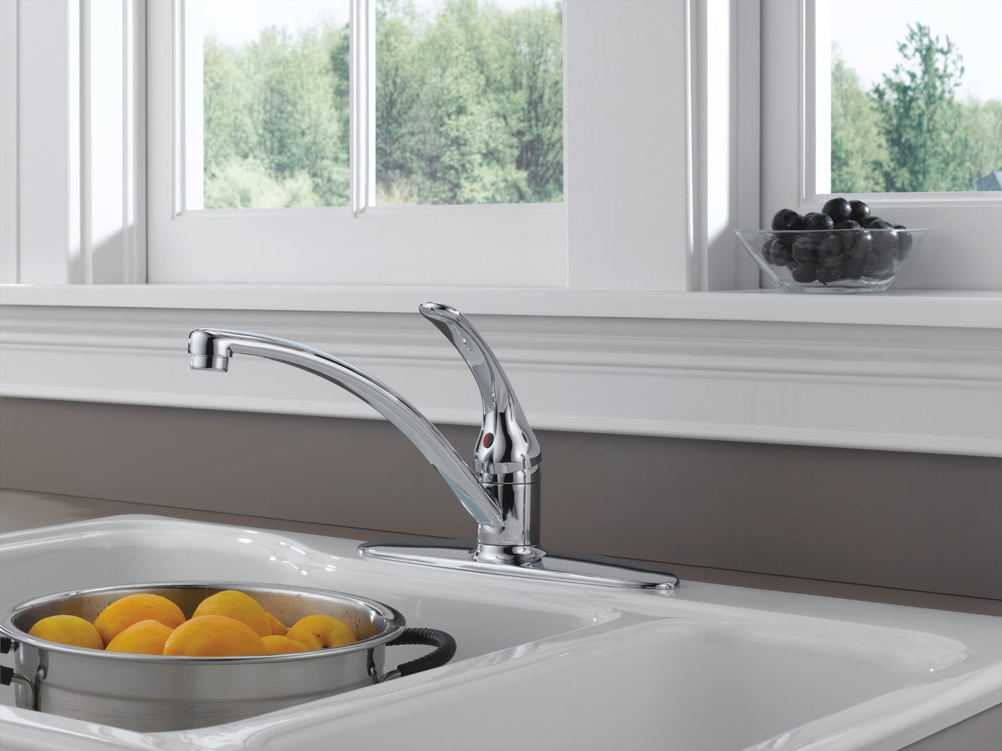 Delta Foundations B1310LF Single Handle Kitchen Faucet