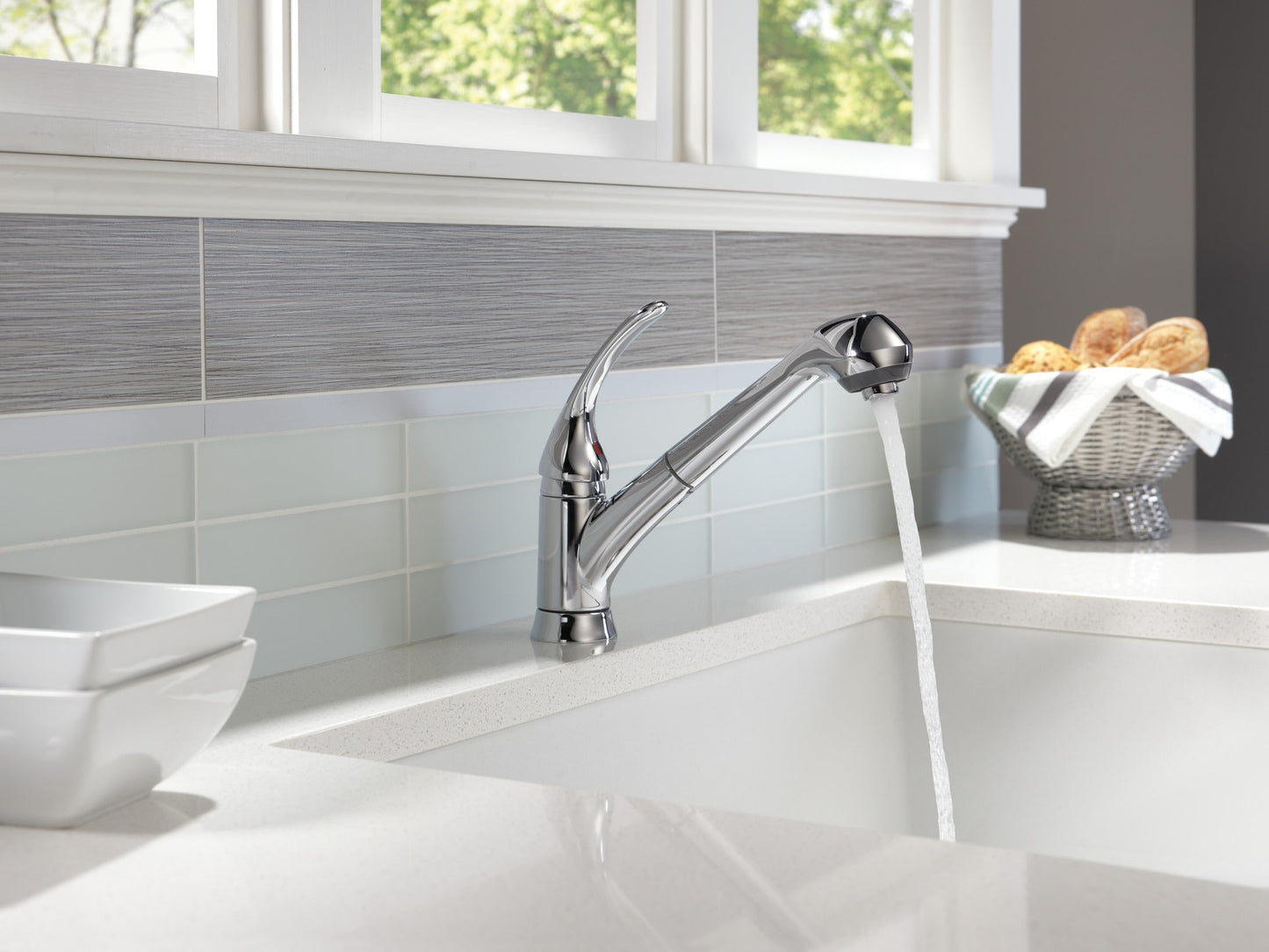 Delta Foundations B4310LF Single Handle Pull-Out Kitchen Faucet