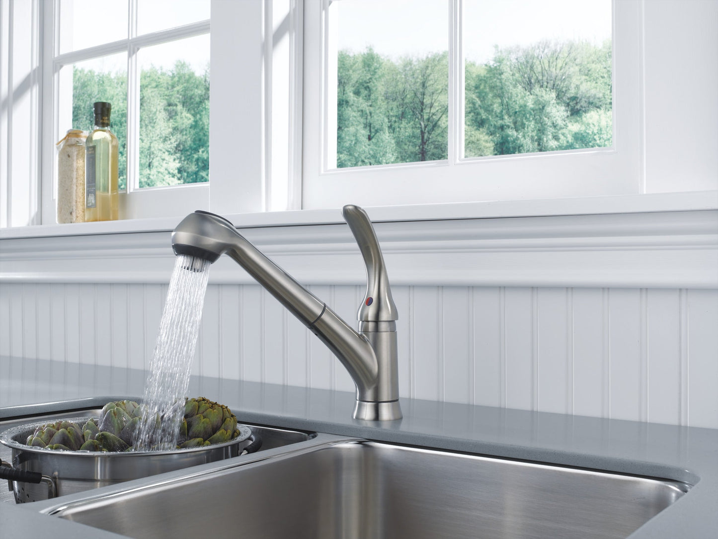 Delta Foundations B4310LF Single Handle Pull-Out Kitchen Faucet