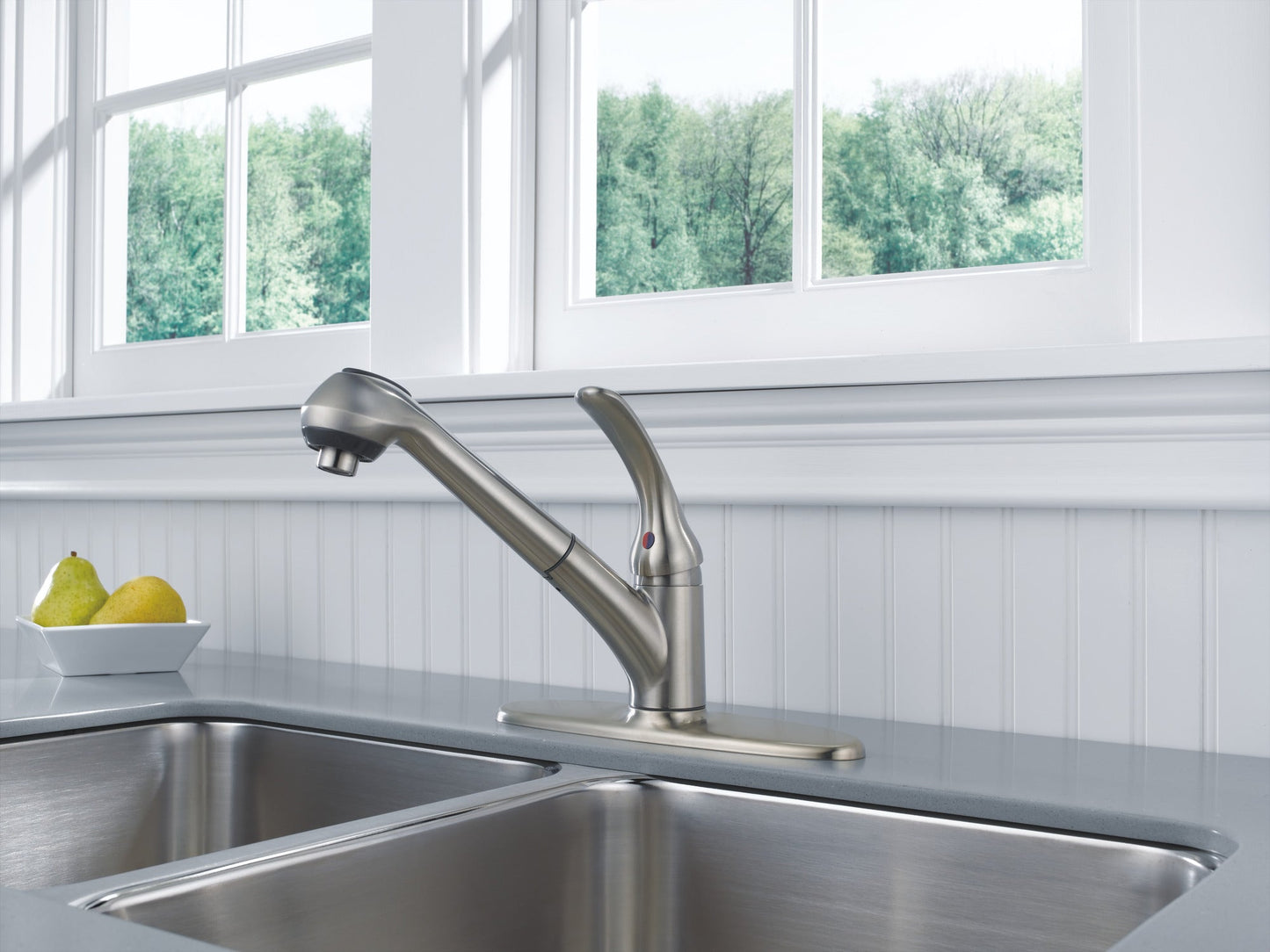 Delta Foundations B4310LF Single Handle Pull-Out Kitchen Faucet