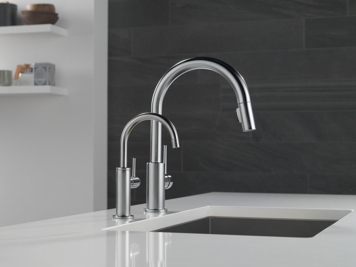 Delta 1930LF Contemporary Round Instant Hot Water Dispenser