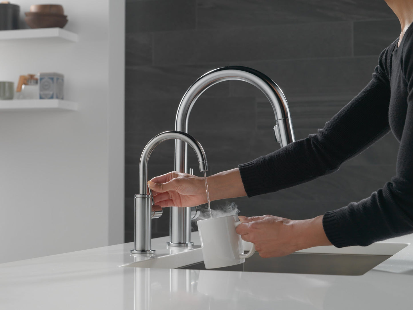 Delta 1930LF Contemporary Round Instant Hot Water Dispenser