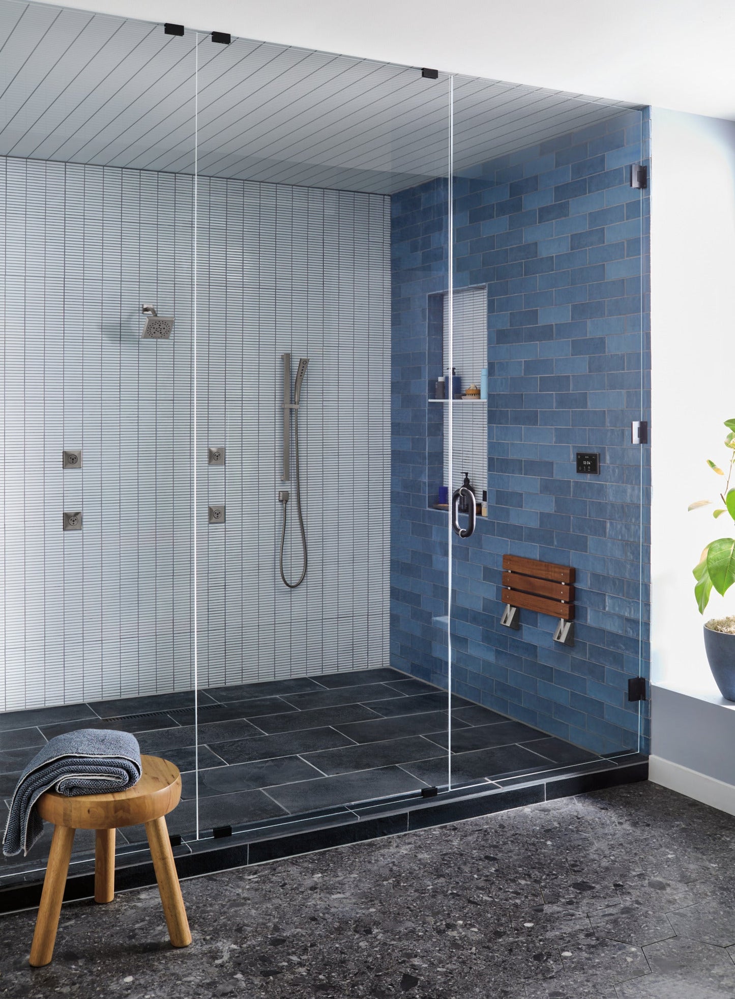 Delta Universal Showering Components 52664 H2OKINETIC 5-Setting Angular Modern Raincan Shower Head