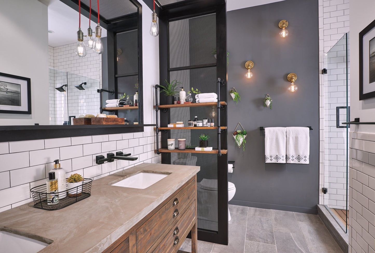 Delta Pivotal: 30" Towel Bar
