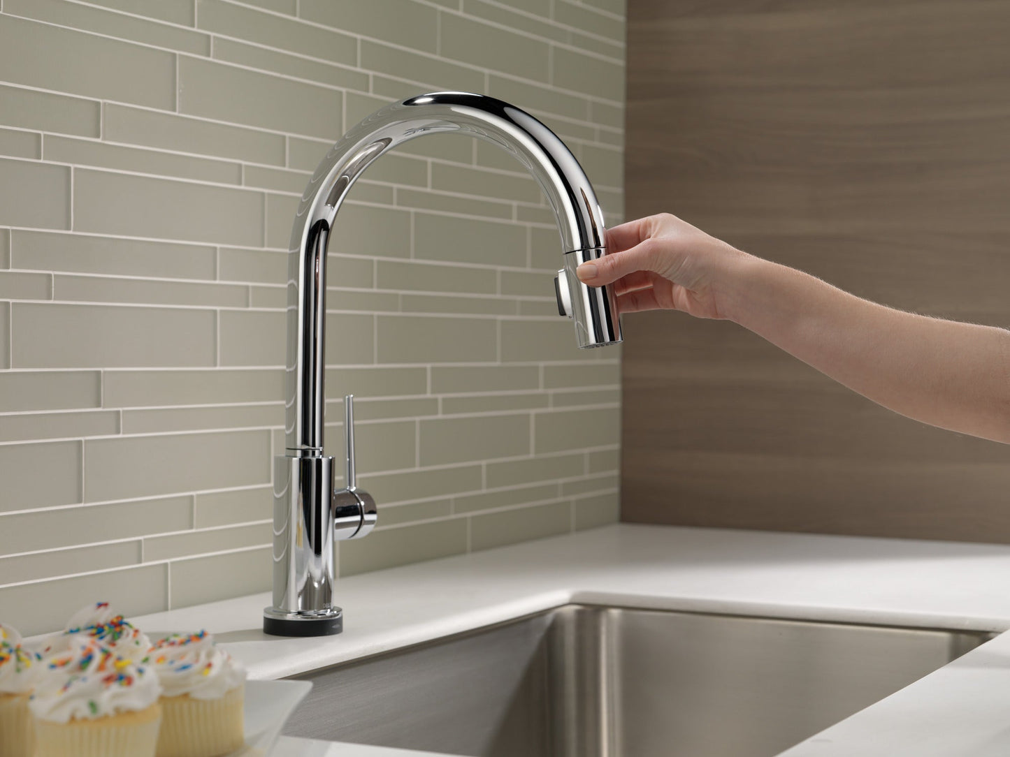 Delta Trinsic 9159TV VoiceIQ Single-Handle Pull-Down Kitchen Faucet with TouchTouch 2O Technology