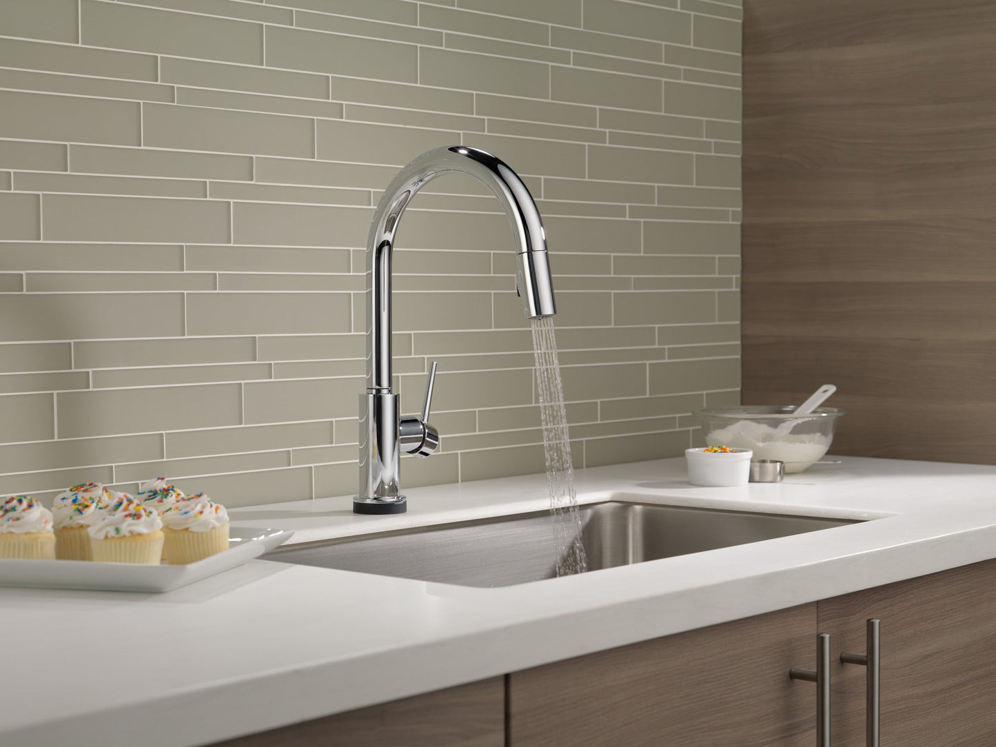 Delta Trinsic 9159TV VoiceIQ Single-Handle Pull-Down Kitchen Faucet with TouchTouch 2O Technology