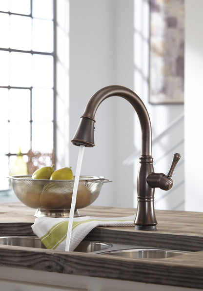Delta Cassidy:9197T Single Handle Pull-Down Kitchen Faucet with Touch<sub>2</sub>O and ShieldSpray Technologies