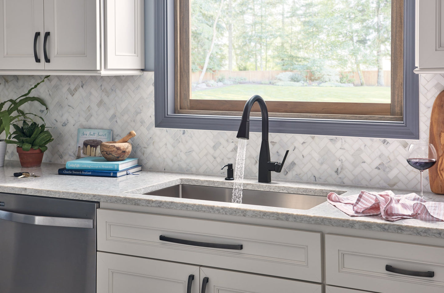 Peerless Xander P7919LF Single-Handle Pull-Down Kitchen Faucet