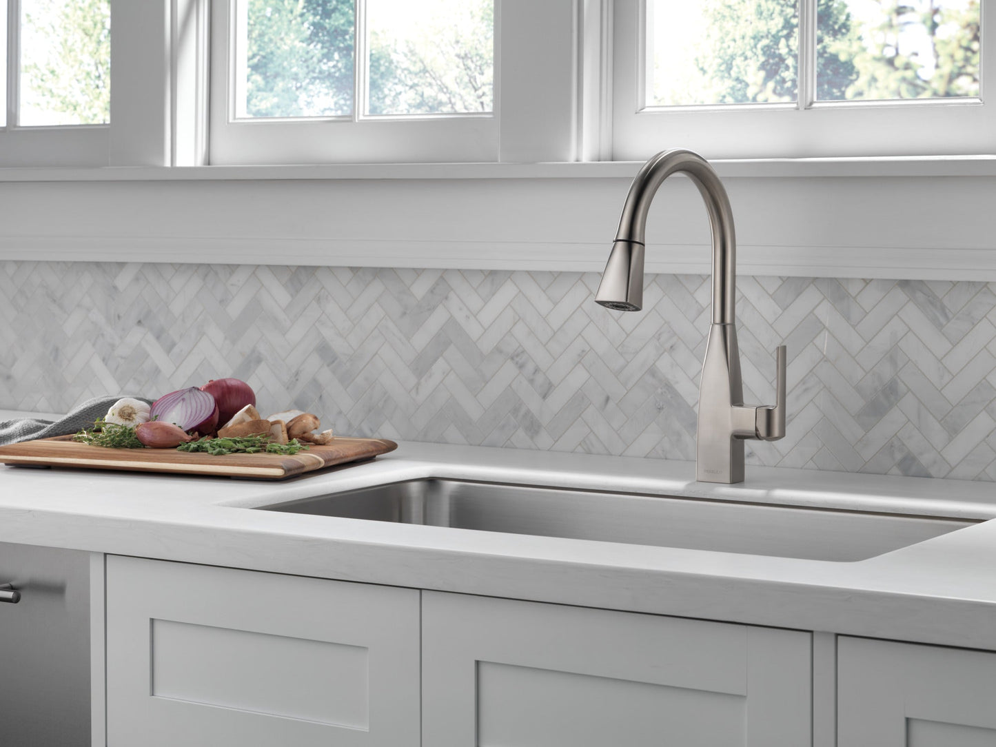 Peerless Xander P7919LF Single-Handle Pull-Down Kitchen Faucet
