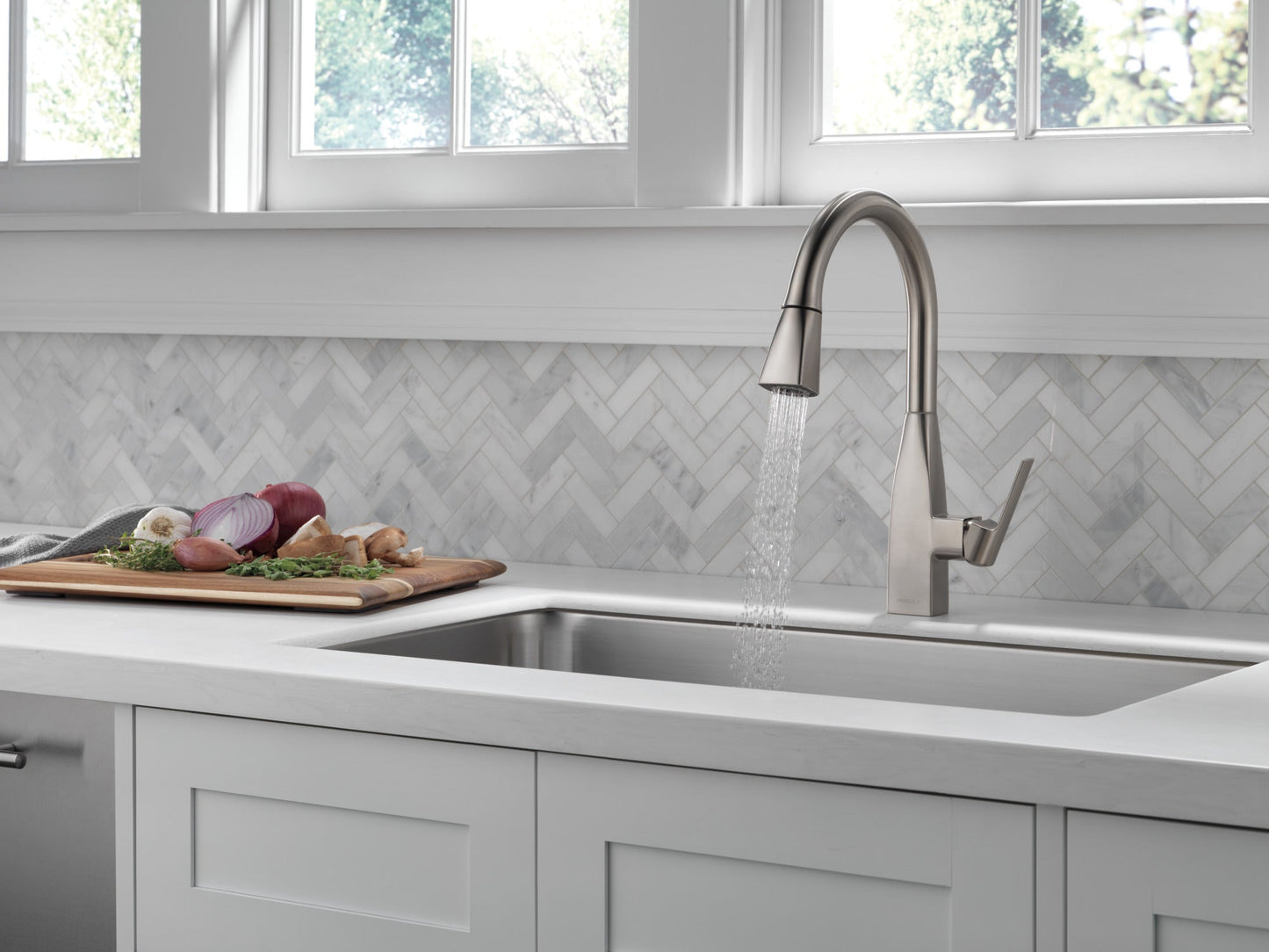 Peerless Xander P7919LF Single-Handle Pull-Down Kitchen Faucet