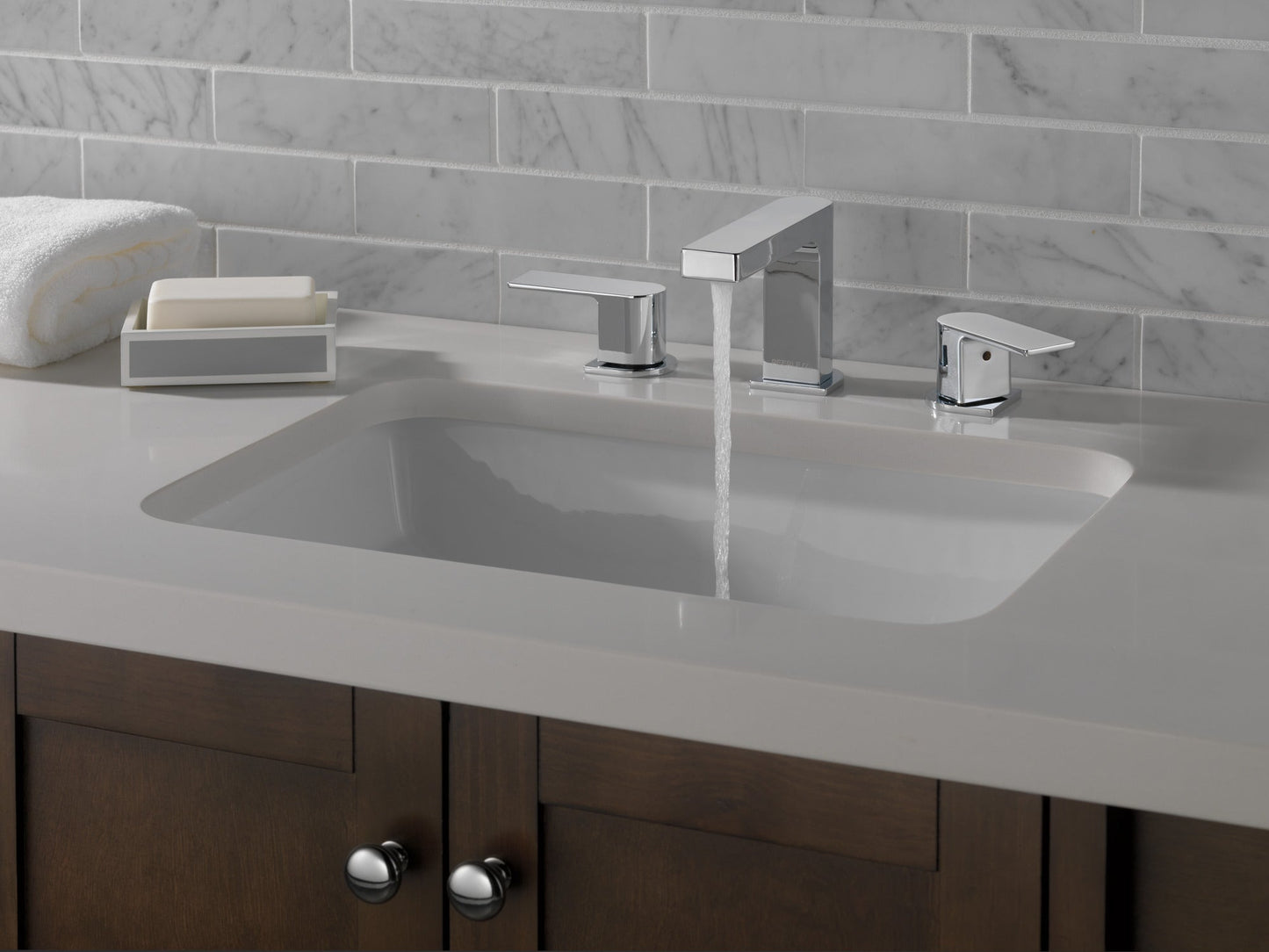 Peerless Xander P3519LF Two Handle Widespread Bathroom