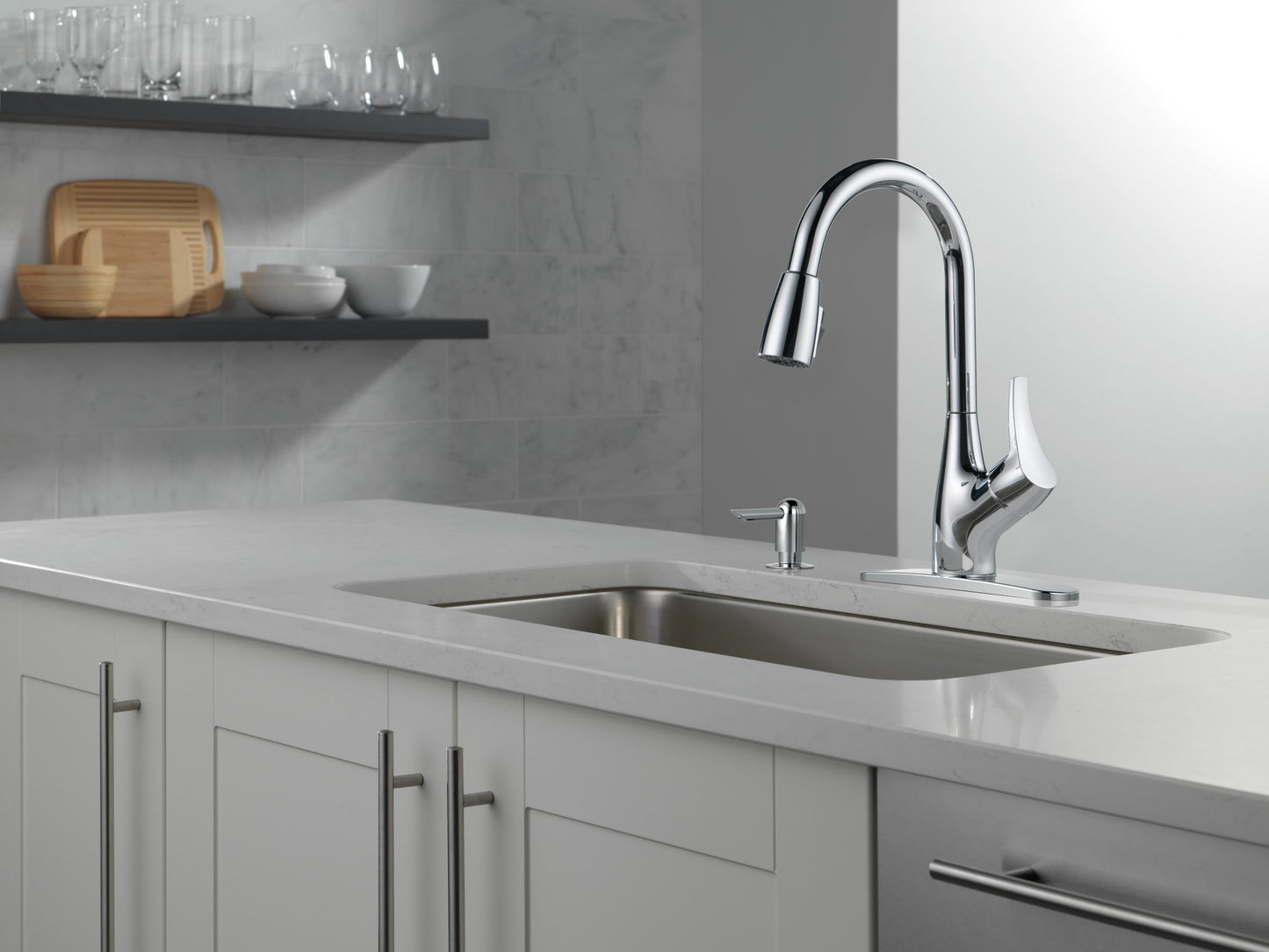 Peerless Apex P7901LF Single Handle Pull-Down Kitchen Faucet