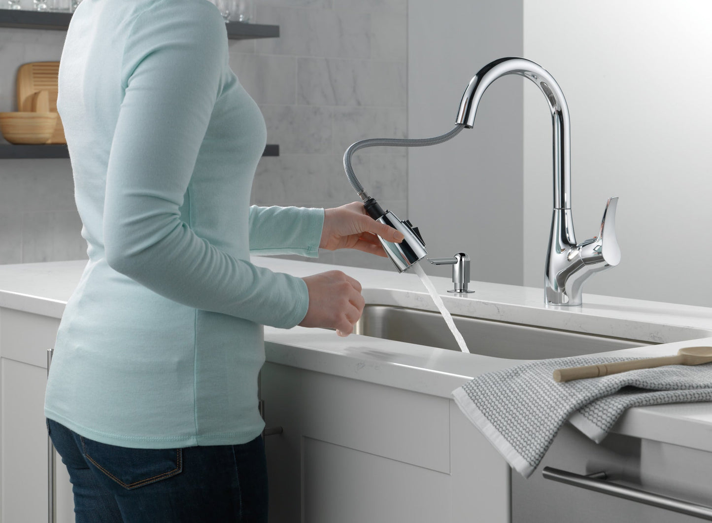Peerless Apex P7901LF Single Handle Pull-Down Kitchen Faucet