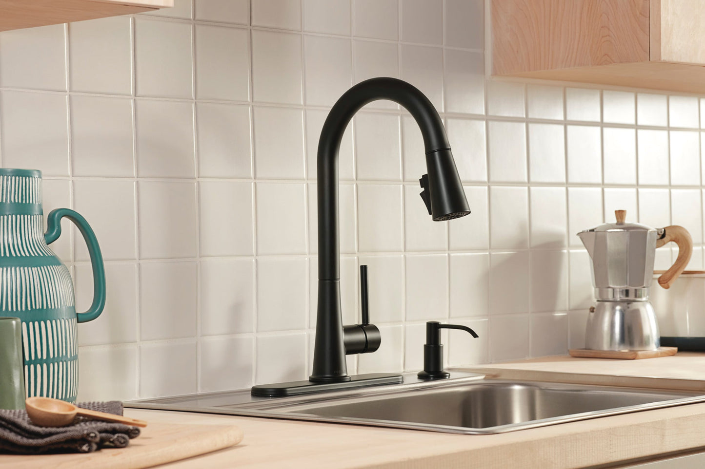 Peerless Precept P7947LF Single-Handle Pull-Down Kitchen Faucet