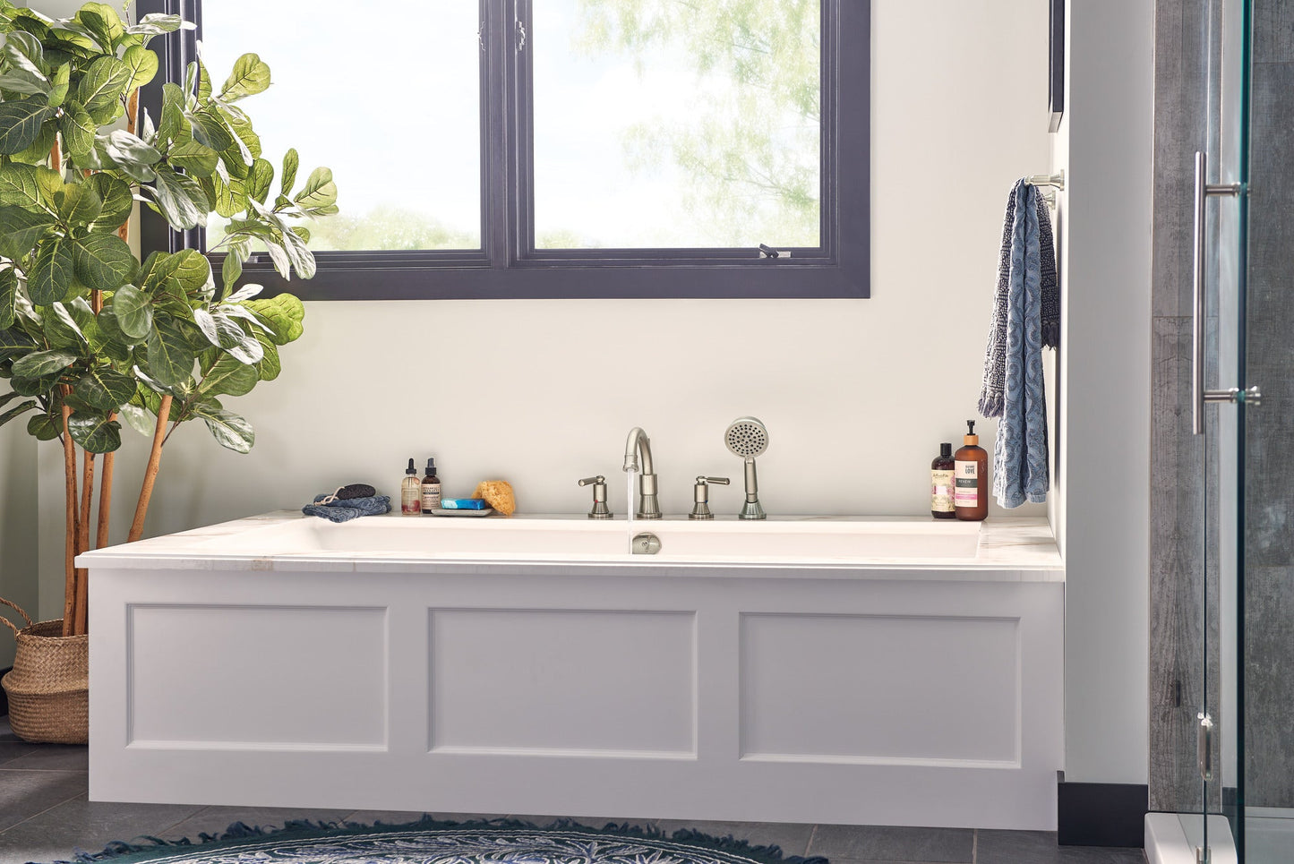 Delta Peerless Westchester:PTT4523 Roman Tub Trim Kit with Hand Shower
