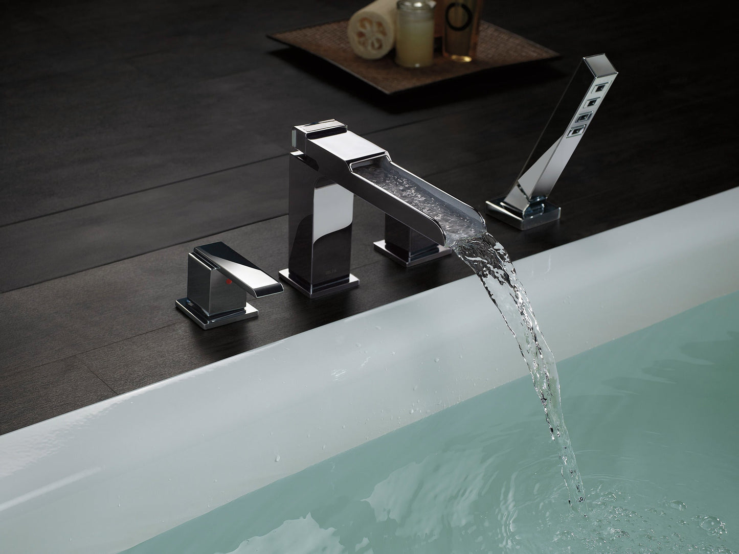 Delta Ara T4768 Channel Roman Tub With Hand Shower Trim
