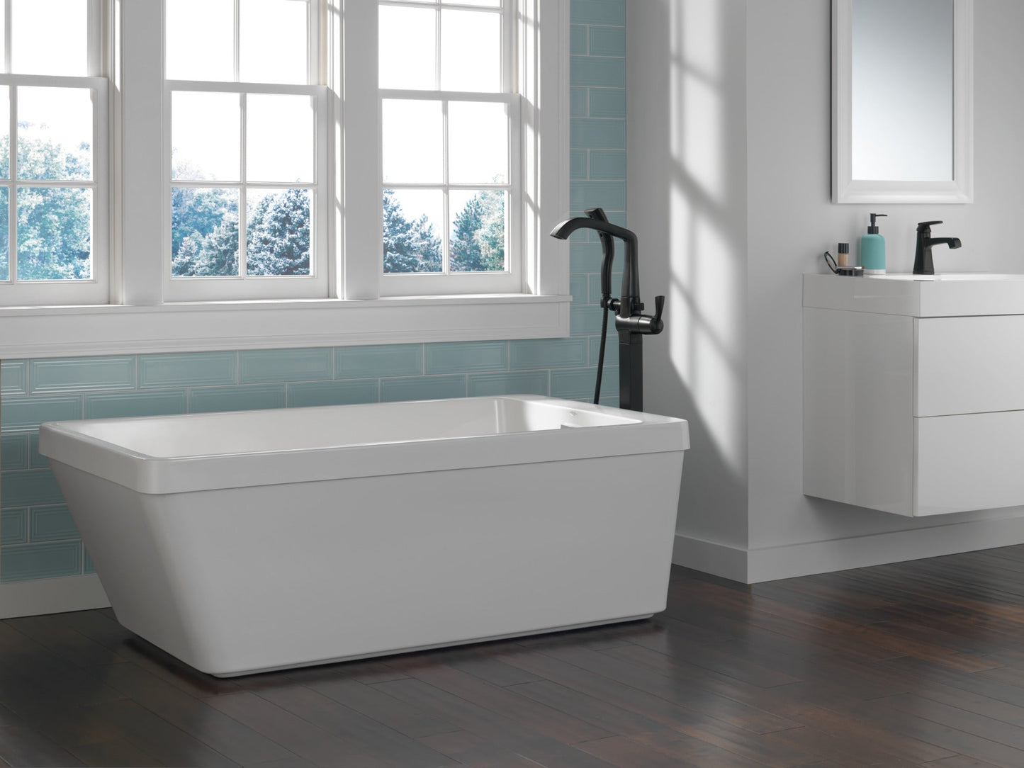 Delta Stryke T4776 Single Handle Floor Mount Tub Filler Trim