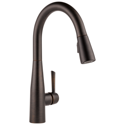 Delta Essa: Single Handle Pull-Down Kitchen Faucet